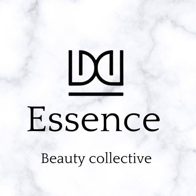 Logotipo da Essence Beauty Collective em preto sobre fundo de mármore branco: monograma de duas curvas espelhadas que se tocam no centro.